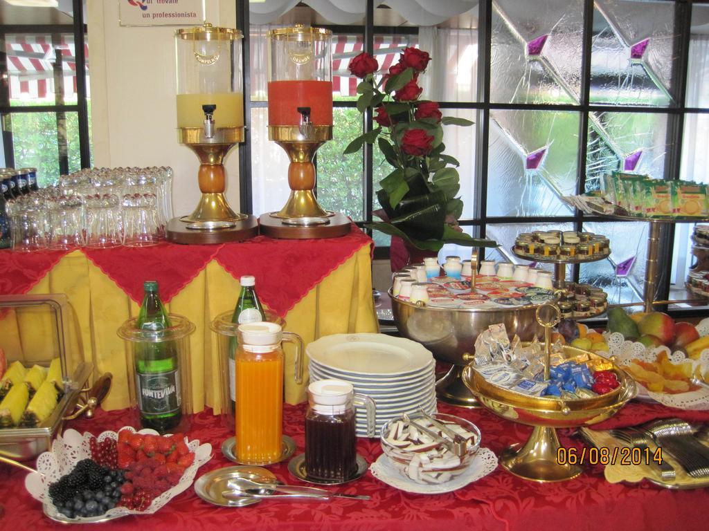 Hotel Matilde Марина ди Маса Екстериор снимка