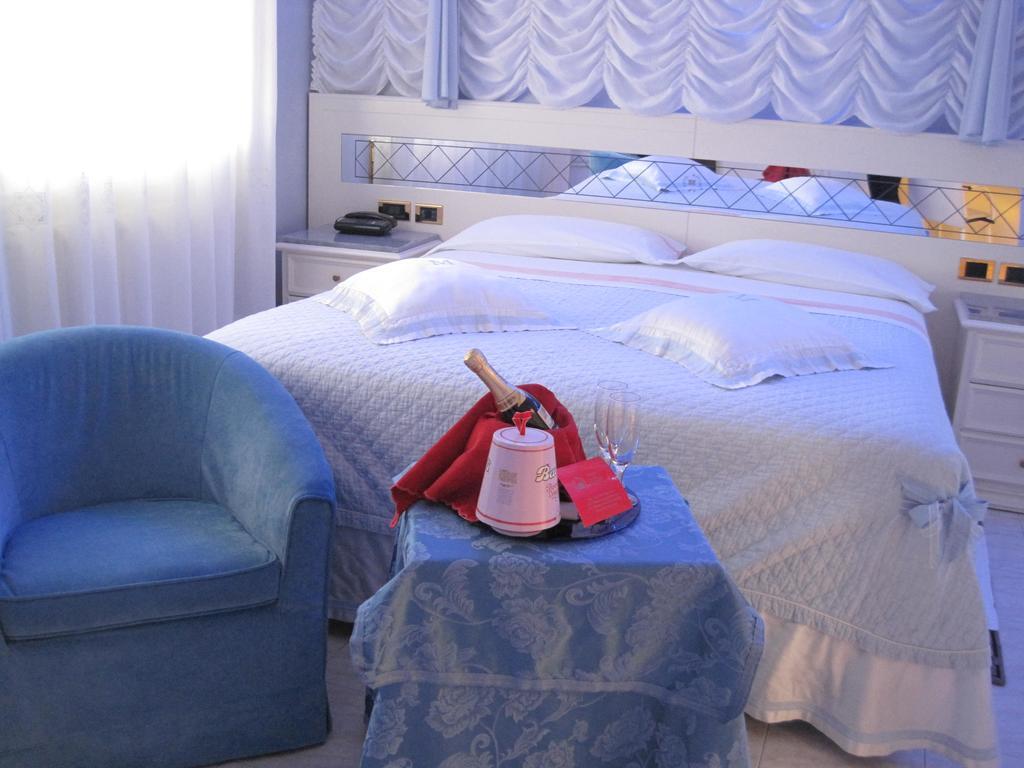 Hotel Matilde Марина ди Маса Екстериор снимка
