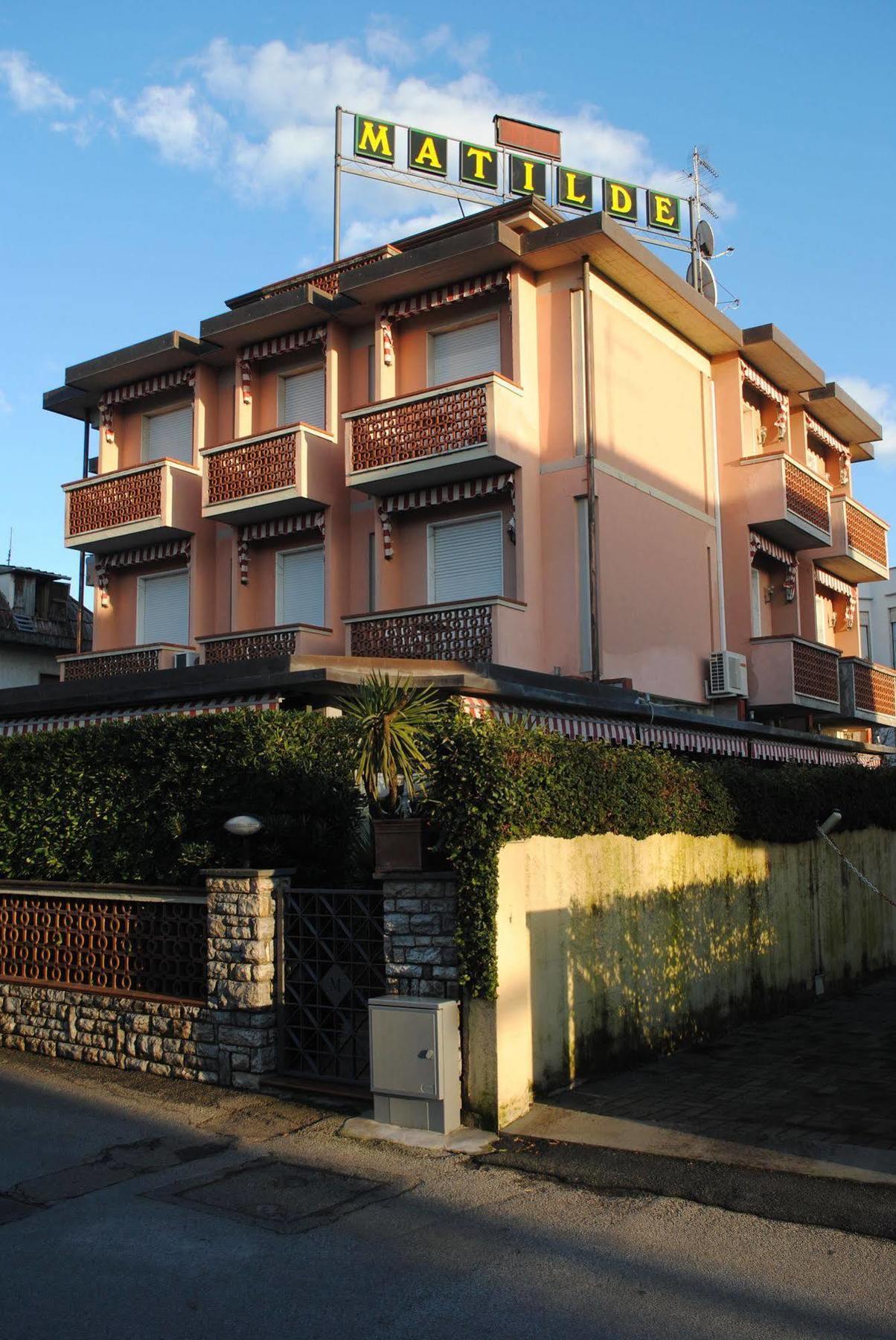 Hotel Matilde Марина ди Маса Екстериор снимка