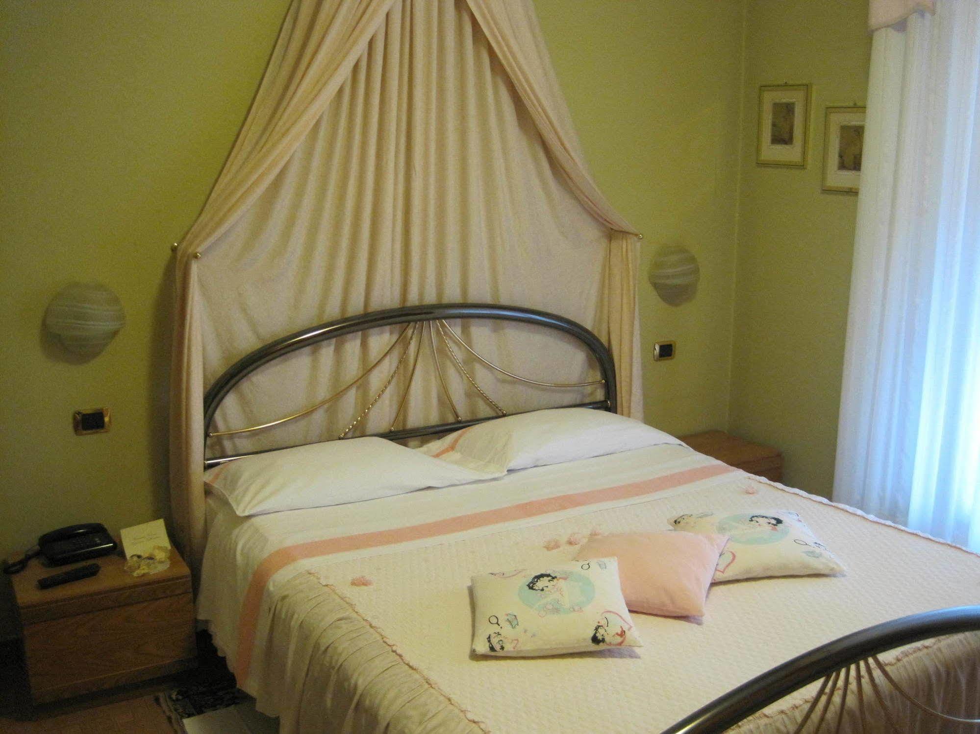 Hotel Matilde Марина ди Маса Екстериор снимка