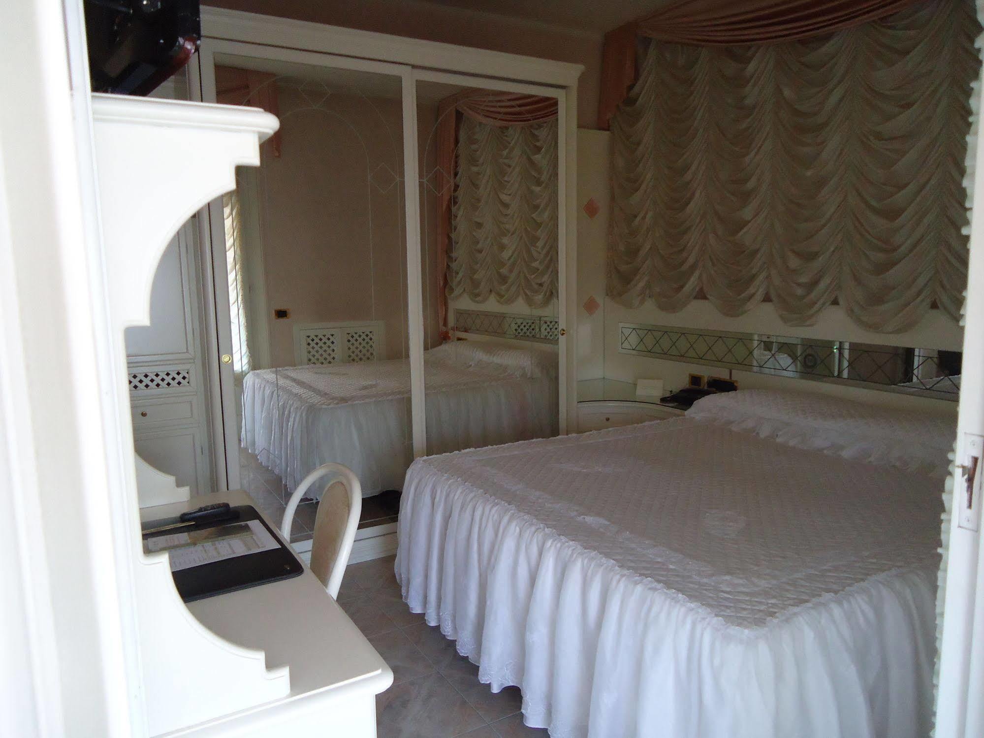Hotel Matilde Марина ди Маса Екстериор снимка