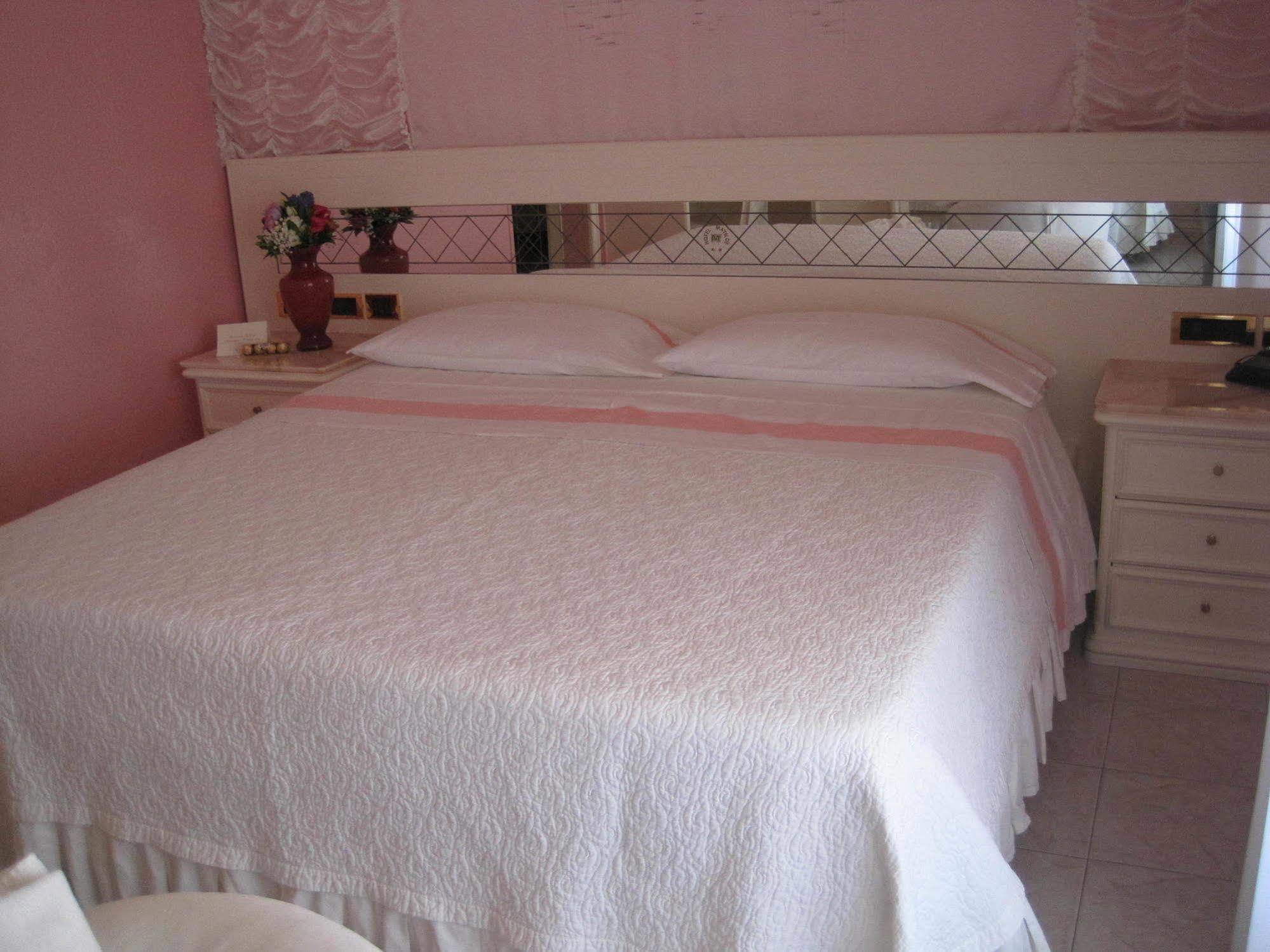 Hotel Matilde Марина ди Маса Екстериор снимка
