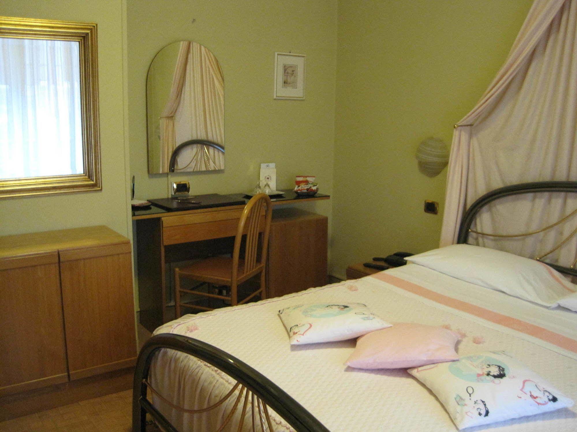 Hotel Matilde Марина ди Маса Екстериор снимка