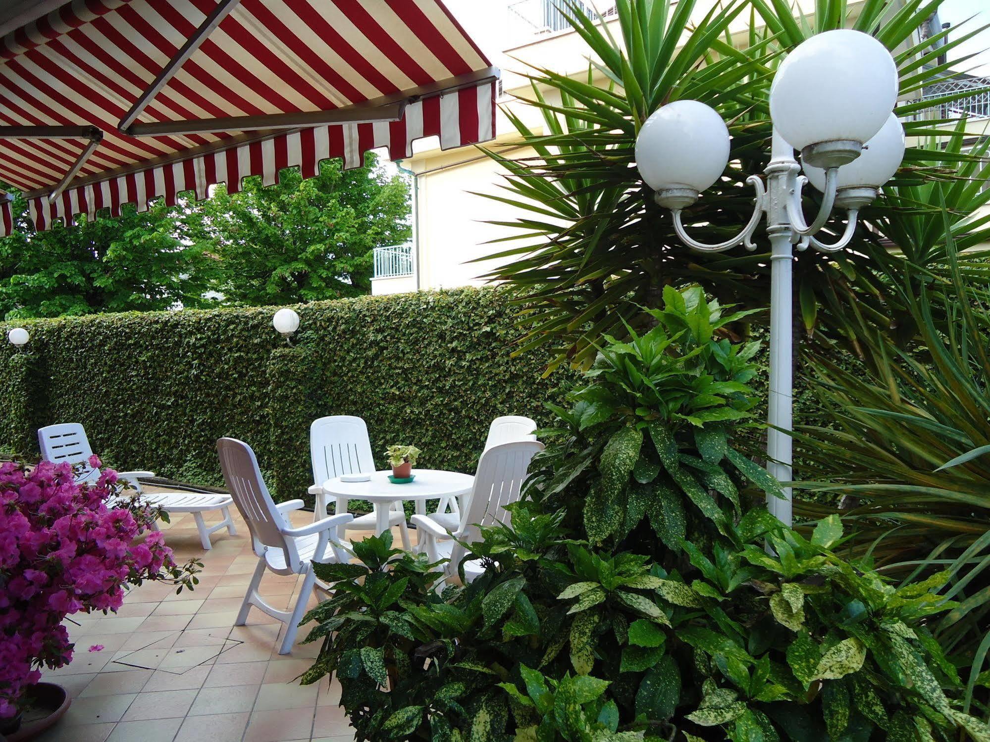 Hotel Matilde Марина ди Маса Екстериор снимка